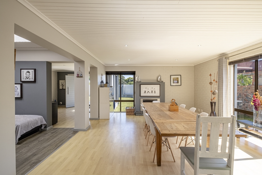 4 Bedroom Property for Sale in Summerstrand Eastern Cape
